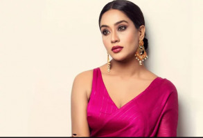 অনেক দিন ধরেই টিভি নাটকে অনিয়মিত জাকিয়া বারী মম