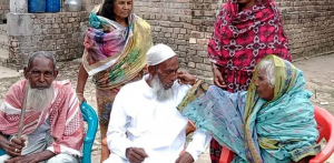 ৩৪ বছর পর বাড়ি ফিরে ঈদের দিন মায়ের হাতে সেমাই খেলেন রফিকুল ইসলাম