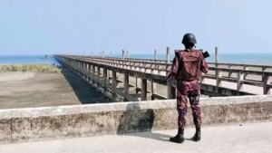 সীমান্তে সতর্ক পাহারায় বর্ডার গার্ড বাংলাদেশের সদস্যরা