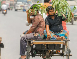 মাঝারি থেকে তীব্র তাপপ্রবাহ বয়ে যাচ্ছে