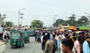 চট্টগ্রামে গণপরিবহন মালিক-শ্রমিকদের ৪৮ ঘণ্টা ধর্মঘট চলছে