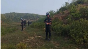 রোহিঙ্গা ক্যাম্প সংলগ্ন লাল পাহাড়ে আরসার আস্তানায় অভিযান চালাচ্ছে র‍্য্যাব
