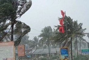 ঘূর্ণিঝড় রেমালের অগ্রভাগের প্রভাবে পটুয়াখালীর নিম্নাঞ্চল প্লাবিত হতে শুরু করেছে