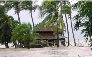 ঘূর্ণিঝড় রেমাল উপকূল অতিক্রম করে এখন খুলনা ও কয়রার দিকে অবস্থান করছে