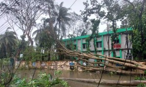রেমাল পরবর্তী লঘুচাপে আবারো ঝড়