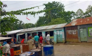 সরকারি জমিতে মার্কেট  নির্মাণের অভিযোগ