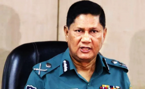 ঢাকা মেট্রোপলিটন পুলিশের সাবেক কমিশনার আছাদুজ্জামান মিয়া সস্ত্রীক দেশ ছেড়েছেন