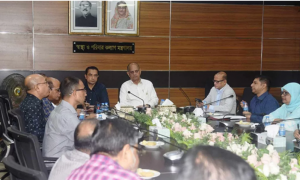 বন্যাকবলিত এলাকায় চিকিৎসকদের জন্য জরুরি নির্দেশনা দিয়েছেন স্বাস্থ্যমন্ত্রী ডা. সামন্ত লাল সেন