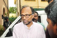 আরেক মামলায় মাহমুদুর রহমানকে গ্রেপ্তার দেখিয়ে রিমান্ড আবেদন