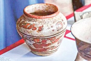 ফুলদানির বয়স ২০০০ বছর