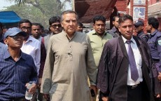 ডেইলি স্টার সম্পাদক মাহফুজ আনামের বিরুদ্ধে ৭২ মামলার কার্যক্রম স্থগিত