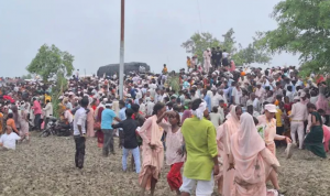 ভারতের উত্তর প্রদেশের হাতরাস শহরে এক ধর্মীয় সমাবেশে পদদলিত হয়ে মৃত্যু শতাধিক