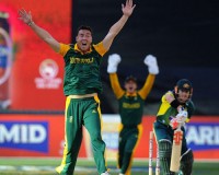 অবিশ্বাস্য; দুপুর ১.১৮-বিশ্বের তিন প্রান্তের ক্রিকেটের স্কোর ছিল ৮/১