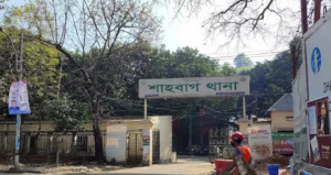 শাহবাগে সাংবাদিকের ওপর হামলার