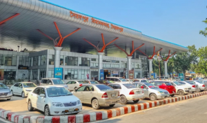 পাখির ধাক্কায় ক্ষতিগ্রস্ত বিমান, যাত্রায় বিলম্ব