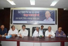 মাহমুদুর রহমানের মুক্তি চেয়ে কাঁদলেন তার মা