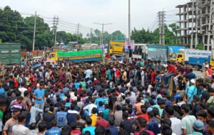 শিক্ষার্থীদের দাবি না মেনে টানা ৪২ ঘণ্টা ধরে অবরুদ্ধ