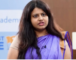 বাগিয়ে নেওয়া সরকারি চাকরি হারালেন এক তরুণী