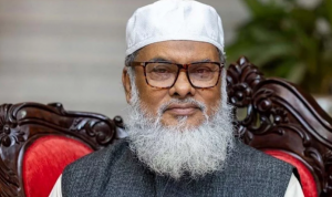 দুর্গা পূজা নির্বিঘ্নে করতে মাদ্রাসার ছাত্ররা স্বেচ্ছাসেবকরা কাজ করতে রাজি