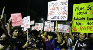 ভারতের পশ্চিমবঙ্গে নারী চিকিৎসককে হত্যার বিচার দাবিতে কর্মবিরতি