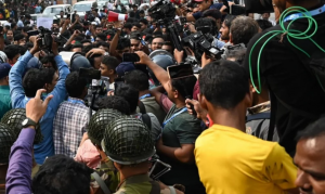 মিরপুরে হাজির সাকিবভক্তরা, সেনাবাহিনীর বাধা
