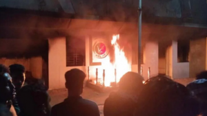 জাতীয় পার্টির প্রধান কার্যালয়ে আগুন দিয়েছে ছাত্র-জনতা