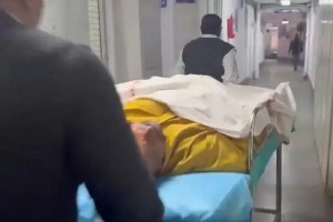 ভারতের পার্লামেন্ট চত্বরে বিরোধীদের সঙ্গে বিজেপি এমপিদের হাতাহাতি, আইসিইউতে ২