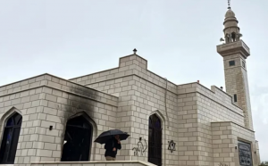 মসজিদে আগুন দিল ইসরায়েলি বসতি স্থাপনকারীরা