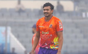 আলোচনার কেন্দ্রবিন্দুতে এখন তাসকিন