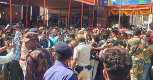 বেনাপোলের শূন্যরেখায় নেই বর্ণিল সাজে