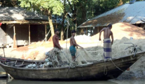 ‘না পাইলাম মাছ, না পাইলাম কোনো সরকারি সহায়তা’