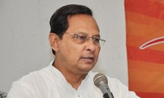তথ্যমন্ত্রীকে কাফনের কাপড় পাঠিয়ে হুমকি