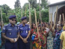 গুপ্তহত্যা প্রতিরোধে পুলিশের লাঠি বাহিনী