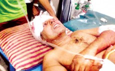 মাদারীপুরে হিন্দু কলেজশিক্ষককে কুপিয়ে হত্যার চেষ্টা, যুবক আটক