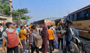 সড়ক ও রেলপথে উপচে পড়া ভিড় নেই, এবার ঈদযাত্রায় স্বস্তি