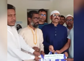 ঈদ সামগ্রী বিতরণ করল আ.লীগ-যুবলীগ