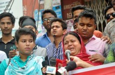 তনুর বাবা কাদের কাছে 'নজরবন্দি' ?