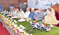 সার্বভৌমত্ব অন্যের হাতে তুলে দিতে ব্যস্ত সরকার: খালেদা