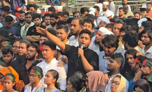 এক ঘণ্টার আল্টিমেটাম: আওয়ামী লীগ নিষিদ্ধ না হলে যমুনার দিকে মার্চ