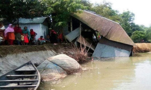 মেঘনা নদীর ভাঙ্গনে কাঁদছে হাজারো মানুষ