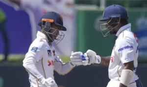 ৩০ বছর পর দুই ডানহাতি ব্যাটার দিয়ে ম্যাচ শুরু শ্রীলঙ্কার