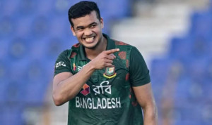 ‘কফি খাচ্ছিলাম, চিল করছিলাম—হঠাৎ দেখি পাঁচ উইকেট নেই’
