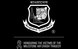 স্টেডিয়ামে শোকের পরিবেশ: কালো আর্মব্যান্ড পরে খেলবে দুই দল