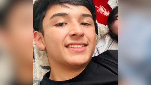 লস এঞ্জেলেসের হাইস্কুল শিক্ষার্থী অভিবাসন কর্মকর্তাদের হেফাজতে