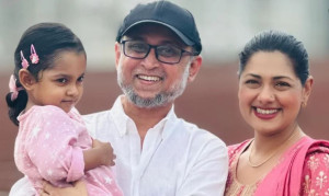 দীর্ঘদিন পর বাবাকে কাছে পেয়ে উচ্ছ্বাসে ফারুকীর মেয়ে