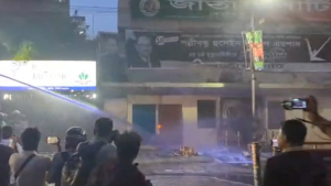 বিজয়নগরে উত্তপ্ত পরিস্থিতি: জাপা কার্যালয় ভাঙচুর ও আগুন