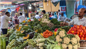 ৩০ টাকার পটোল এখন কারওয়ান বাজারে ৭০ টাকায় বিক্রি