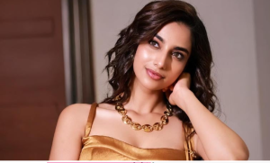 বলিউডে মীনাক্ষীর যাত্রা শুরু ‘ফোর্স’ সিনেমা দিয়ে