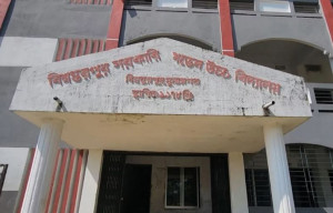 ১০ মাসেও জুটেনি নতুন বই, বিপাকে ৫৪ শিক্ষার্থী
