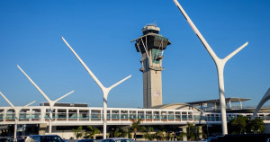 এয়ার ট্রাফিক কন্ট্রোলার সংকটে লস এঞ্জেলেসে ফ্লাইট বন্ধ